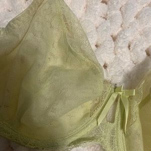 Bright yellow lace full coverage bra, used